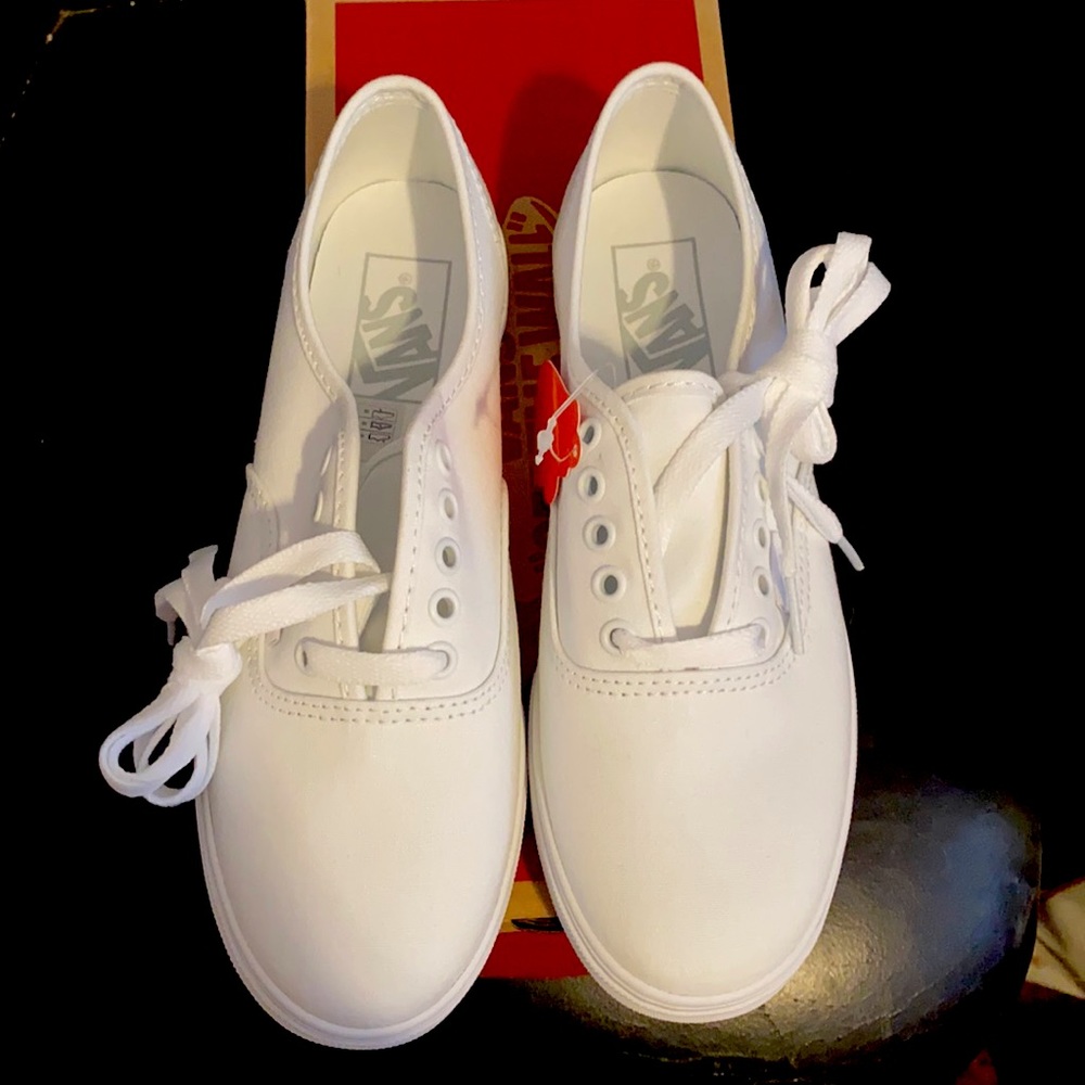 Vans white authentic lo pro SZ 6.5